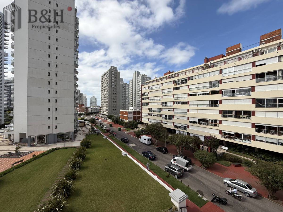 Apartamento ID.2083 - Punta del Este Piso alto con Vista al Mar! , 