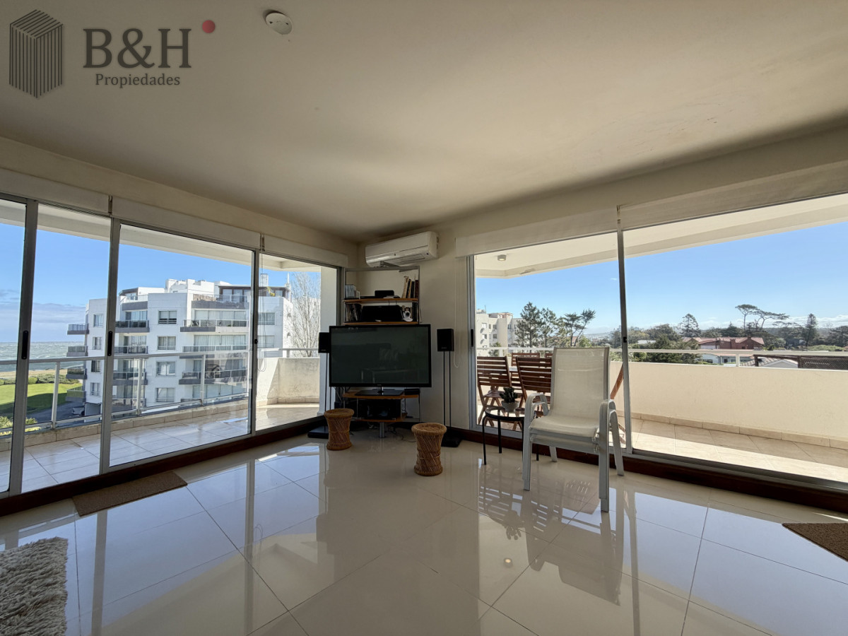 Apartamento ID.7036 - Apartamento a la venta en Pinares con parrillero