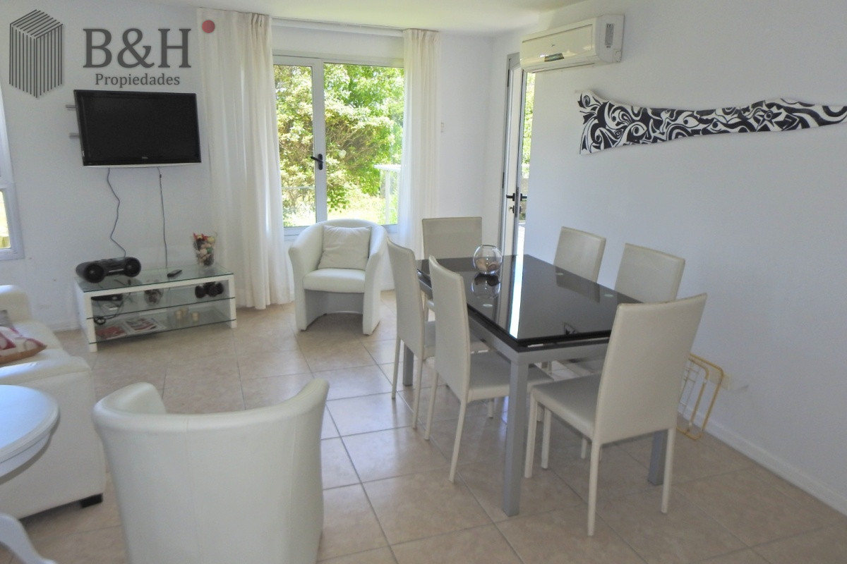 Apartamento ID.7026 - Excelente Torre ubicada en la zona de la Brava a 100 metros del océano.  
