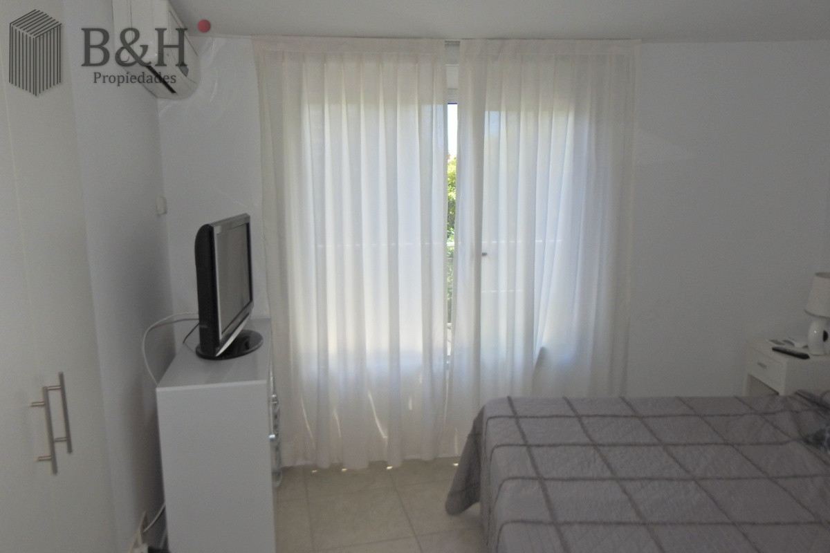 Apartamento ID.7026 - Excelente Torre ubicada en la zona de la Brava a 100 metros del océano.  