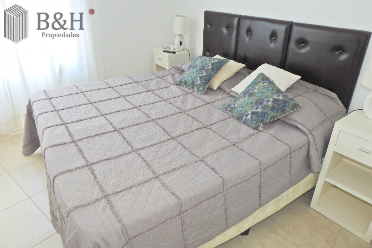 Apartamento ID.7026 - Excelente Torre ubicada en la zona de la Brava a 100 metros del océano.  
