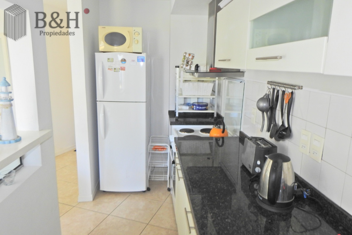 Apartamento ID.7026 - Excelente Torre ubicada en la zona de la Brava a 100 metros del océano.  
