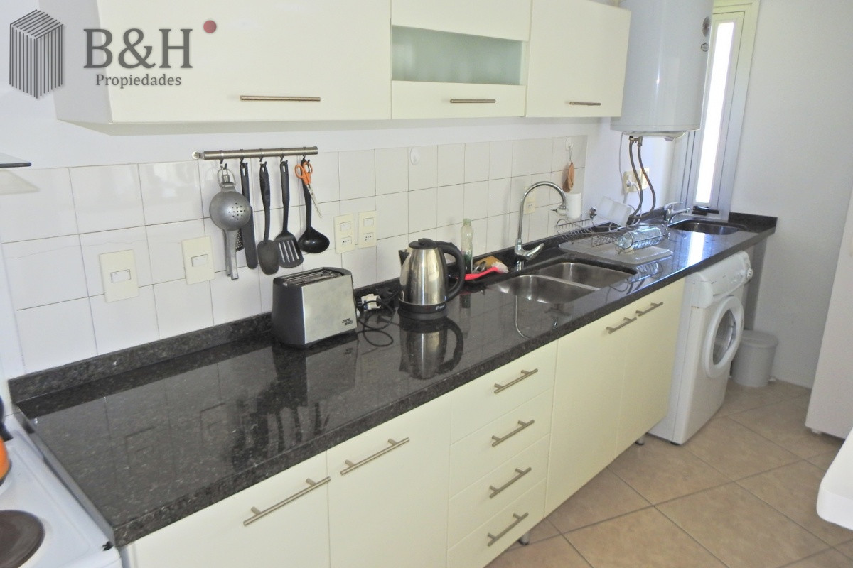 Apartamento ID.7026 - Excelente Torre ubicada en la zona de la Brava a 100 metros del océano.  