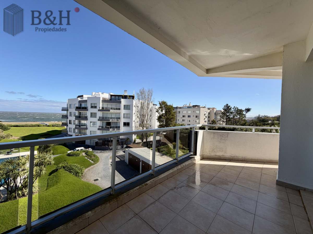 Apartamento ID.7036 - Apartamento a la venta en Pinares con parrillero