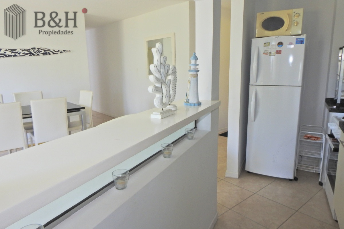 Apartamento ID.7026 - Excelente Torre ubicada en la zona de la Brava a 100 metros del océano.  