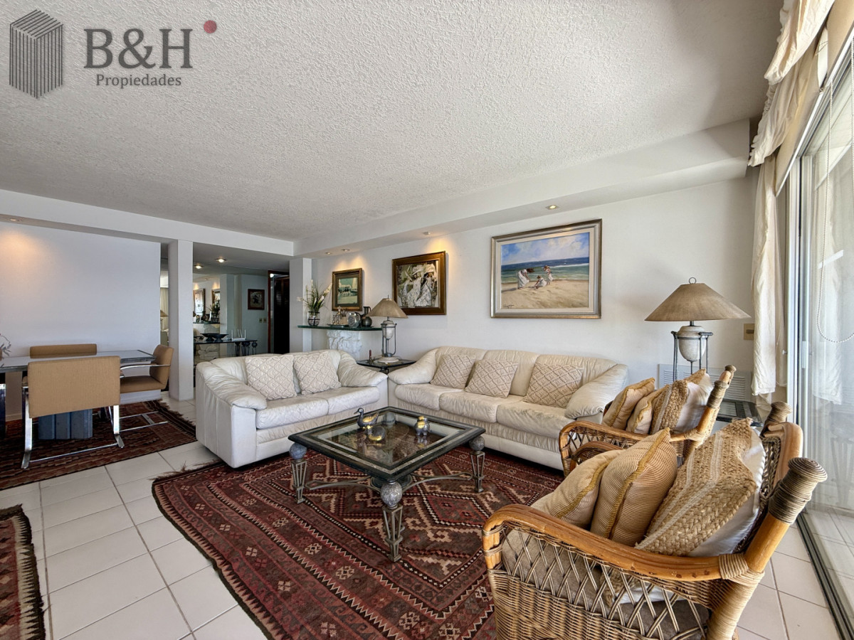 Apartamento ID.6972 - Penthouse de categoría en Espigón  Rambla General Artigas