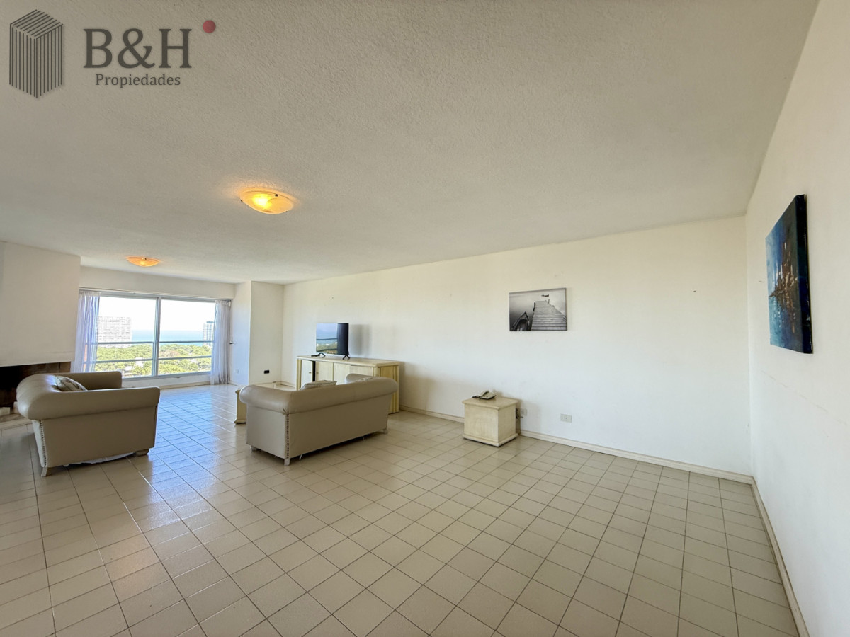 Apartamento ID.6933 - Venta de Apartamento  Parquemar Bosque  Parada 15 de Av. Roosevelt, Punta del Este