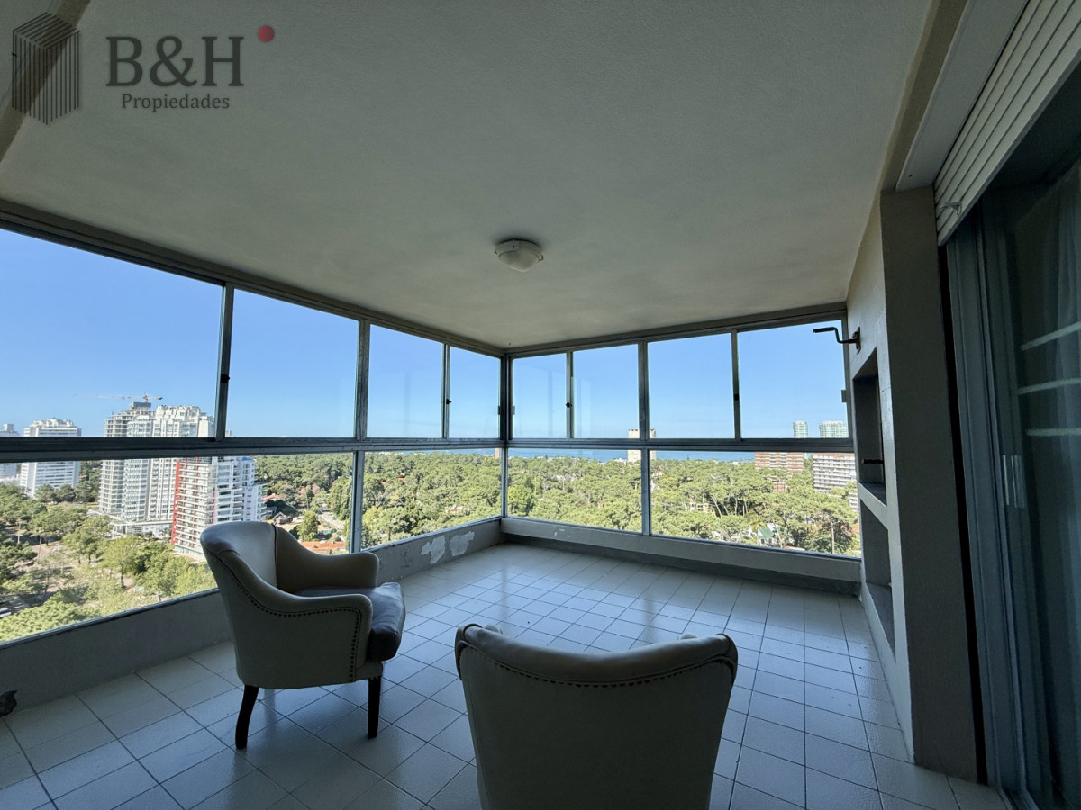 Apartamento ID.6933 - Venta de Apartamento  Parquemar Bosque  Parada 15 de Av. Roosevelt, Punta del Este