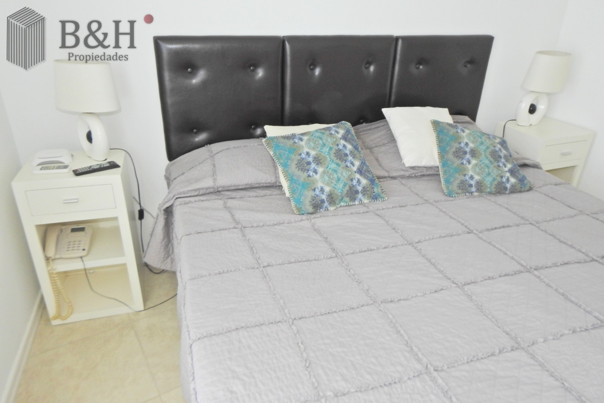 Apartamento ID.7026 - Excelente Torre ubicada en la zona de la Brava a 100 metros del océano.  