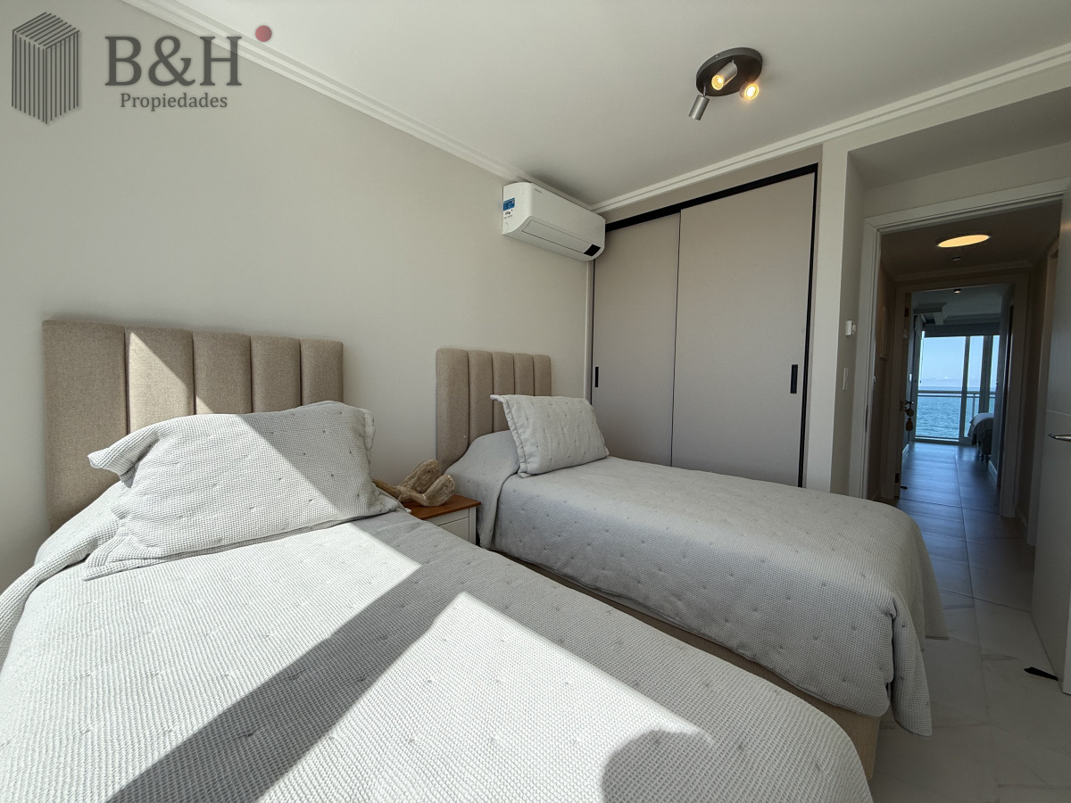 Apartamento ID.4703 - Apartamento en Pinares con Parrillero primera linea punta del este