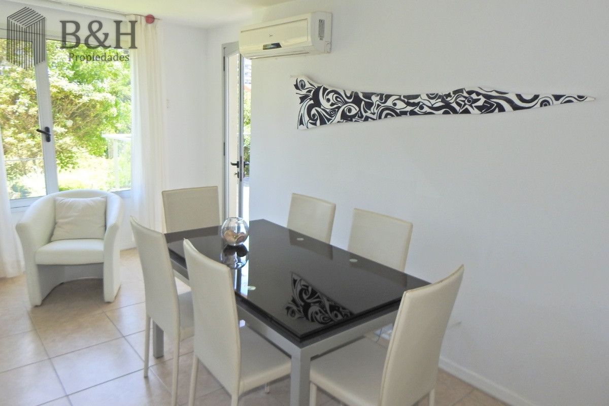 Apartamento ID.7026 - Excelente Torre ubicada en la zona de la Brava a 100 metros del océano.  