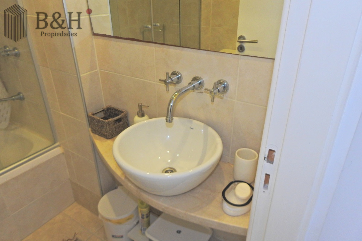 Apartamento ID.7026 - Excelente Torre ubicada en la zona de la Brava a 100 metros del océano.  
