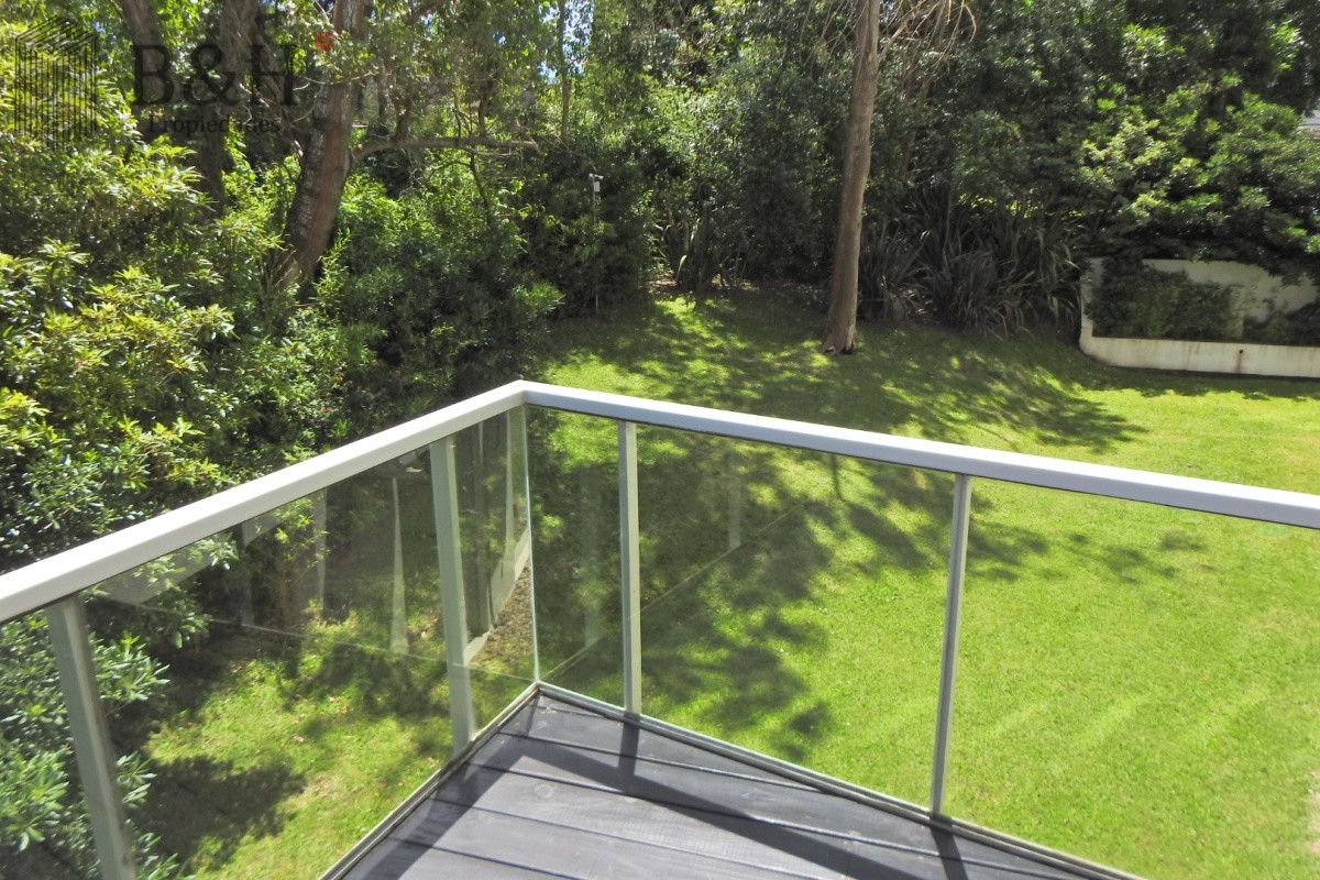 Apartamento ID.7026 - Excelente Torre ubicada en la zona de la Brava a 100 metros del océano.  