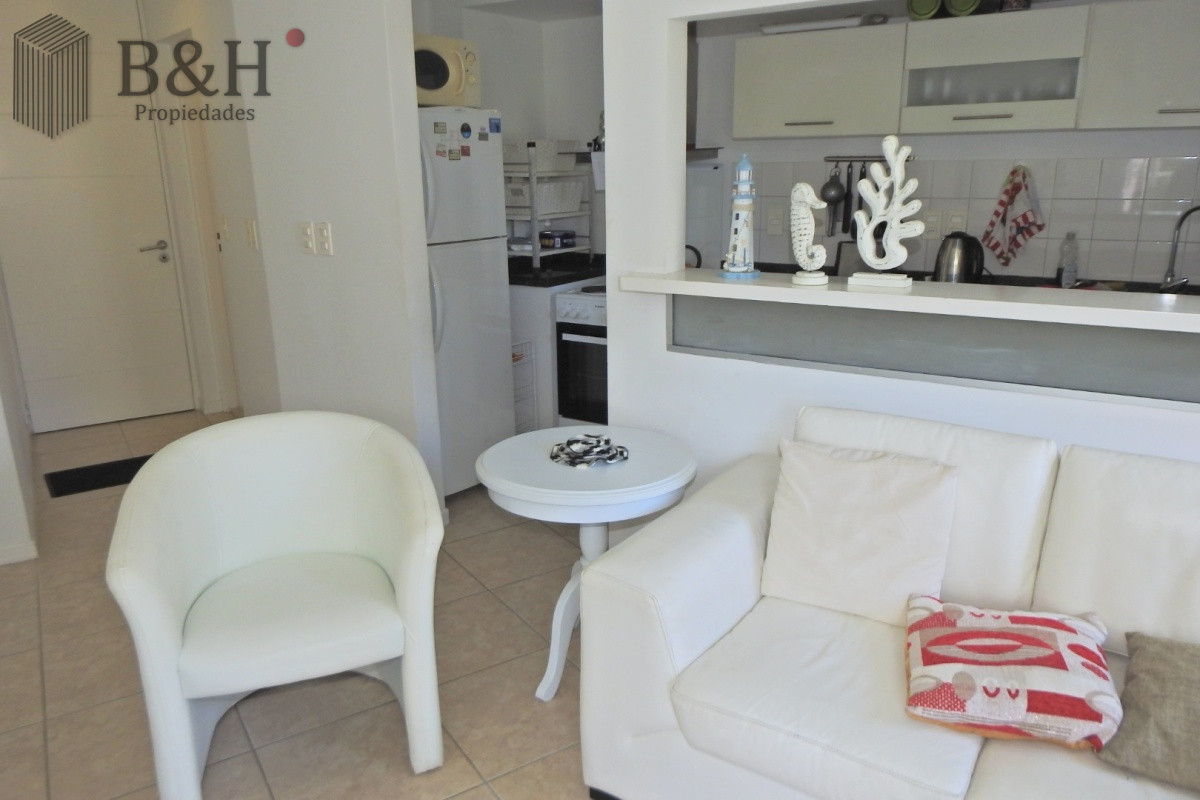 Apartamento ID.7026 - Excelente Torre ubicada en la zona de la Brava a 100 metros del océano.  