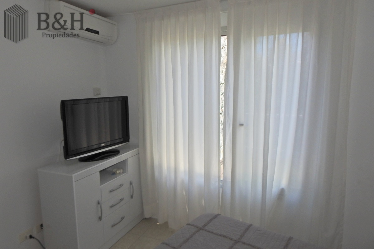 Apartamento ID.7026 - Excelente Torre ubicada en la zona de la Brava a 100 metros del océano.  