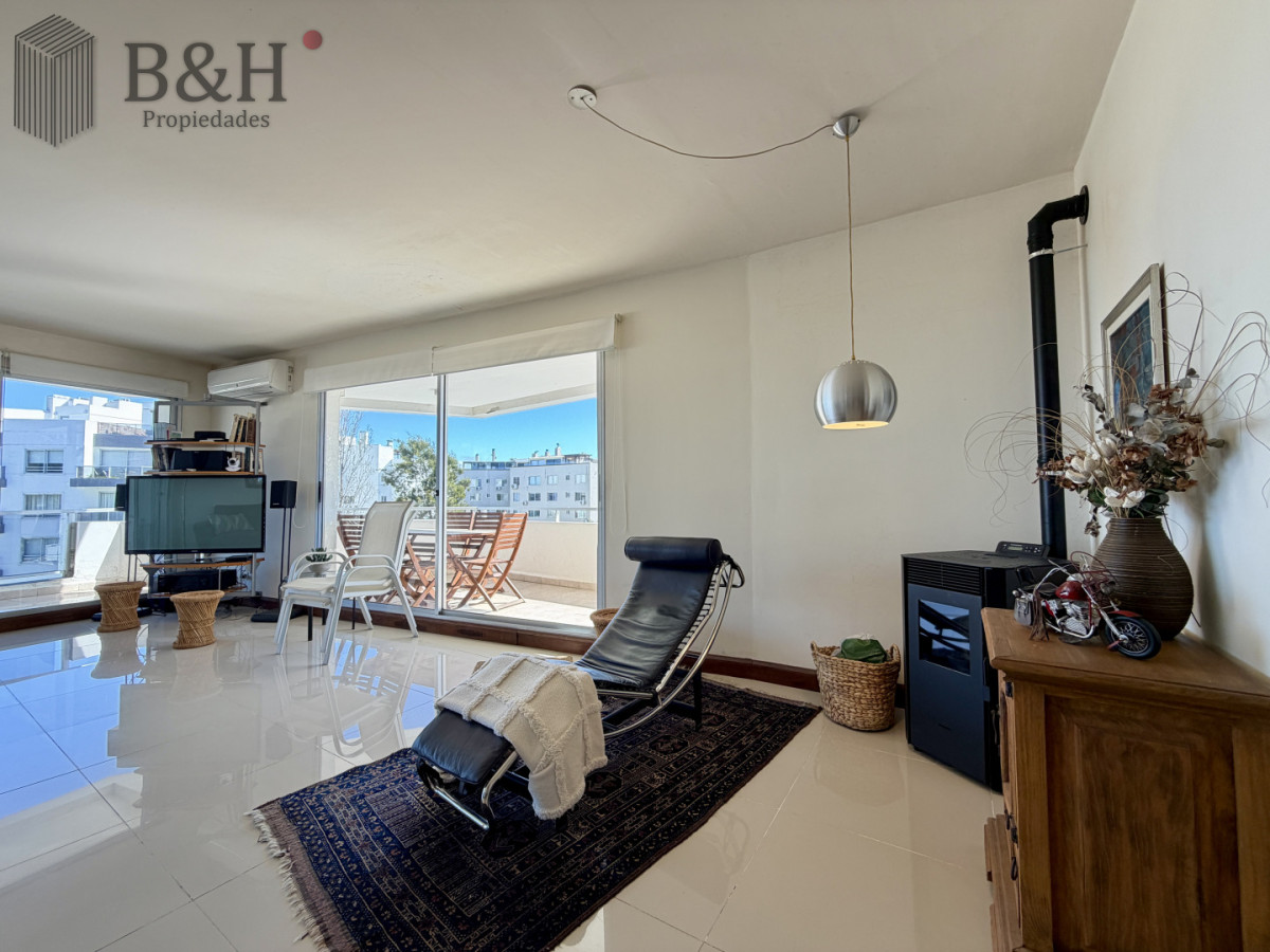 Apartamento ID.7036 - Apartamento a la venta en Pinares con parrillero