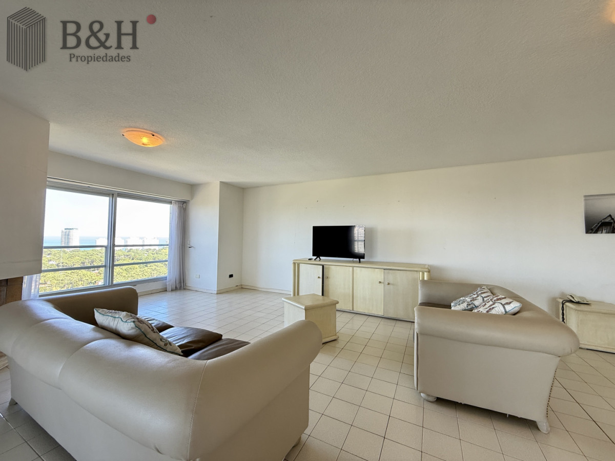 Apartamento ID.6933 - Venta de Apartamento  Parquemar Bosque  Parada 15 de Av. Roosevelt, Punta del Este