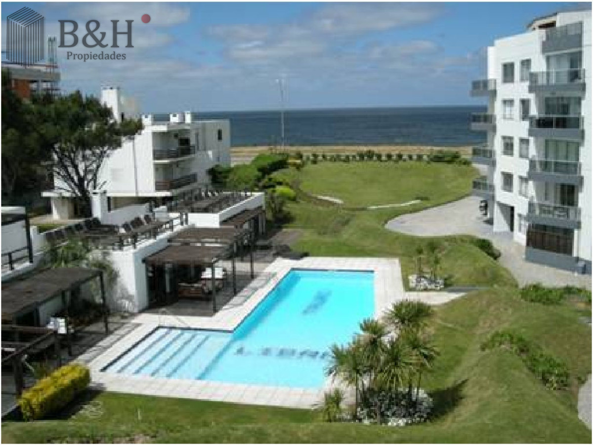 Apartamento ID.7036 - Apartamento a la venta en Pinares con parrillero