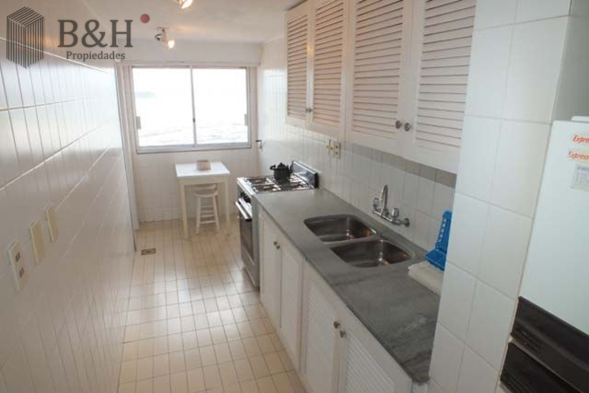 Apartamento ID.2346 - HERMOSO  CON VISTA TOTAL AL PUERTO DIVINO