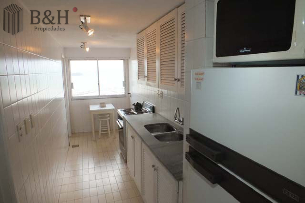 Apartamento ID.2346 - HERMOSO  CON VISTA TOTAL AL PUERTO DIVINO