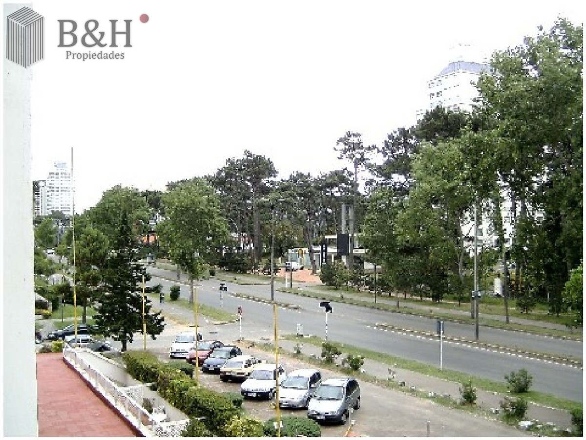 Apartamento ID.5350 - Apartamento sobre Roosevelt en venta