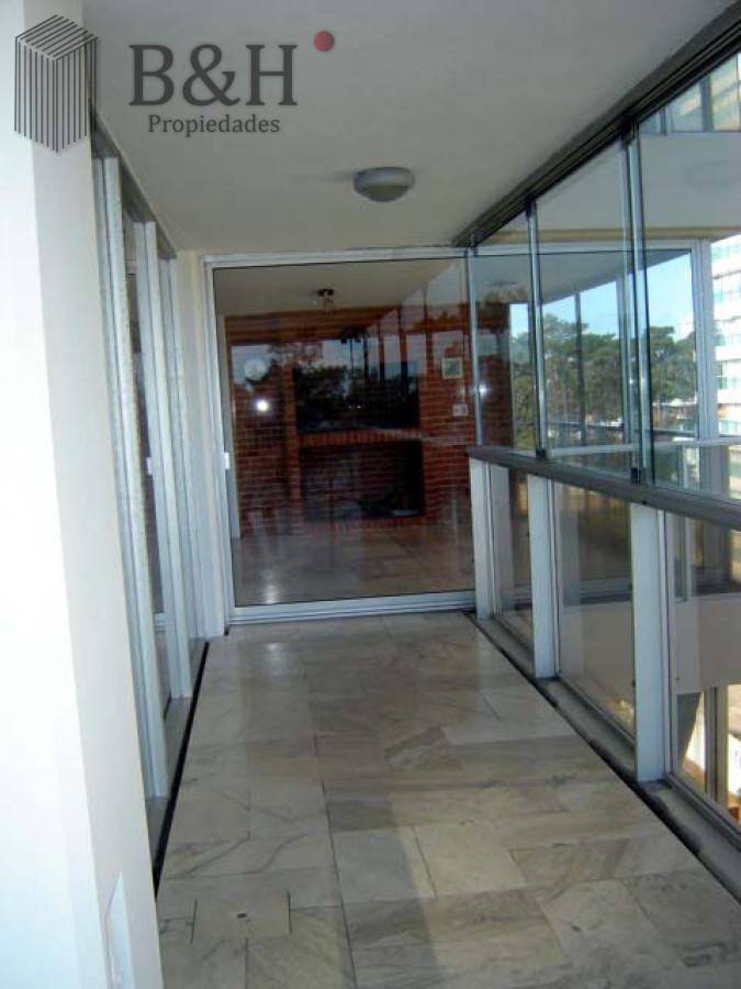 Apartamento ID.5764 - Playa mansa amplia terraza 