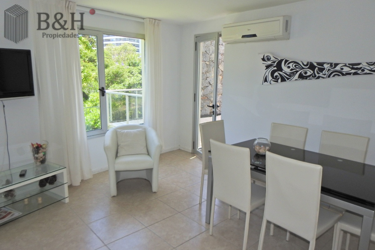 Apartamento ID.7026 - Excelente Torre ubicada en la zona de la Brava a 100 metros del océano.  