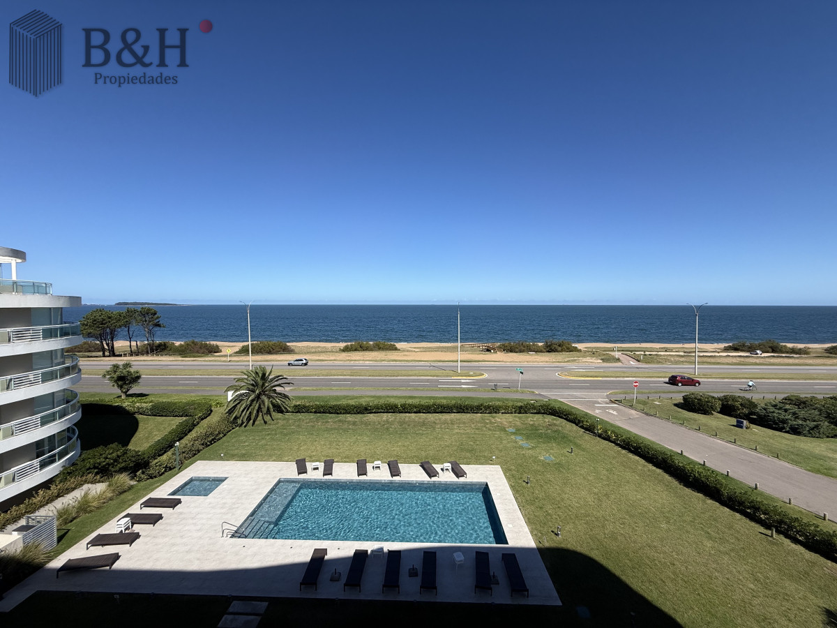 Apartamento ID.4703 - Apartamento en Pinares con Parrillero primera linea punta del este