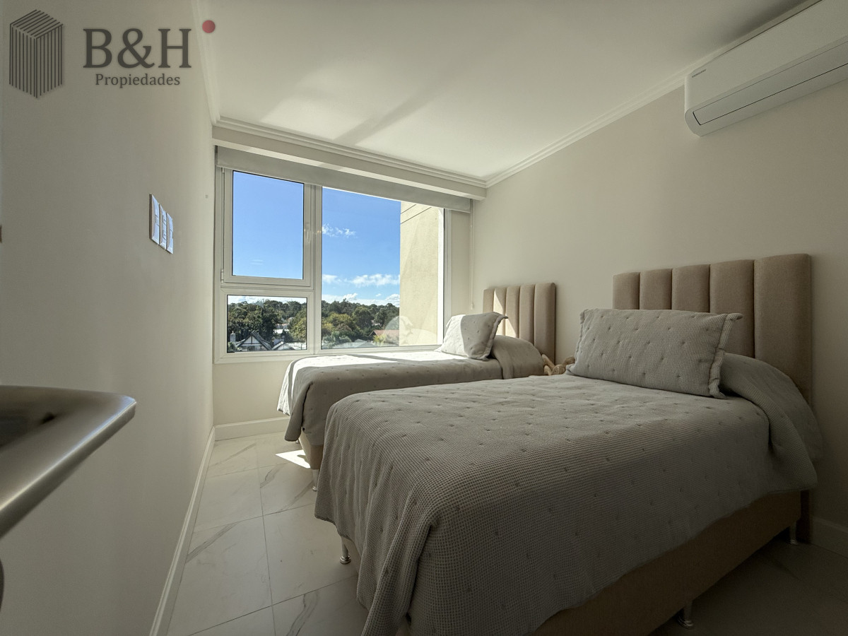 Apartamento ID.4703 - Apartamento en Pinares con Parrillero primera linea punta del este