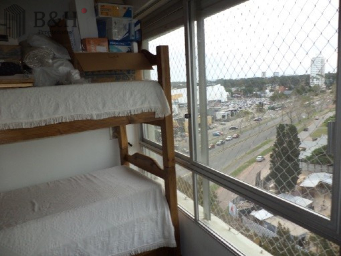 Apartamento ID.2472 - bicado sobre la Avda. ROOSVELT, estratégicamente a metros del Punta Shopping  ESCUCHA OFERTAS