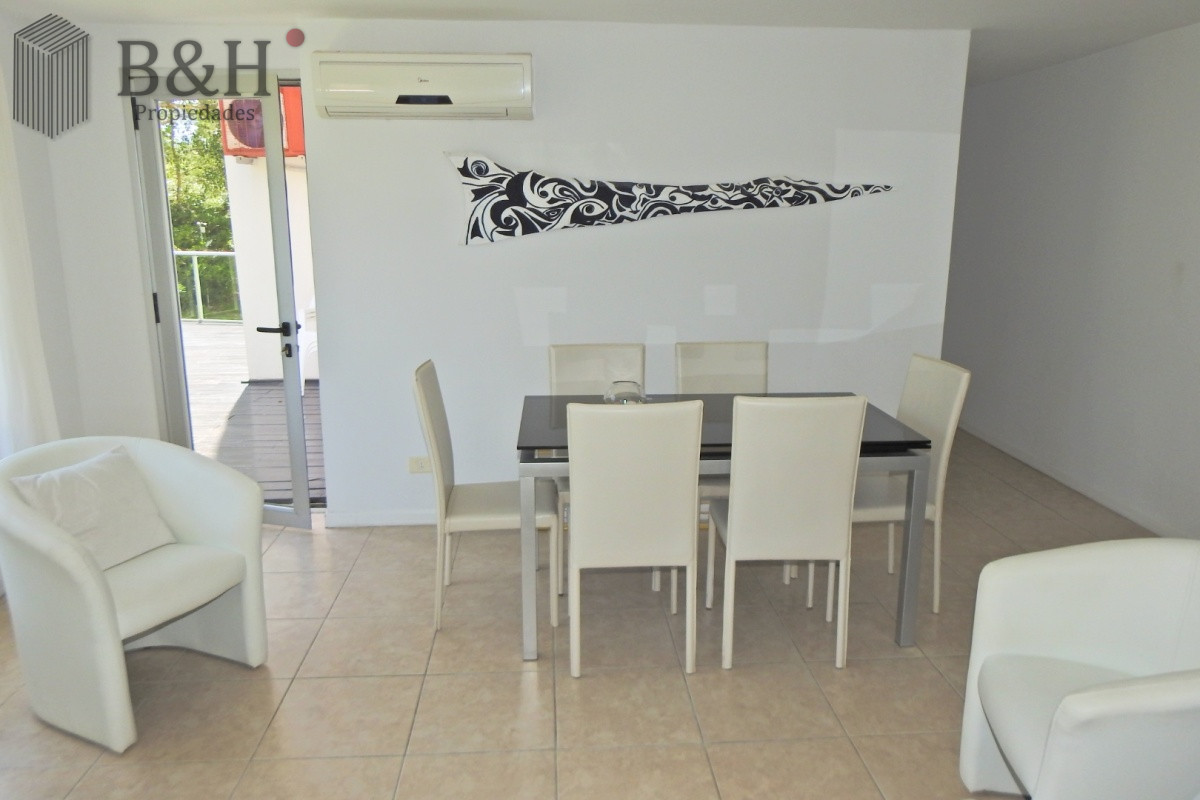 Apartamento ID.7026 - Excelente Torre ubicada en la zona de la Brava a 100 metros del océano.  