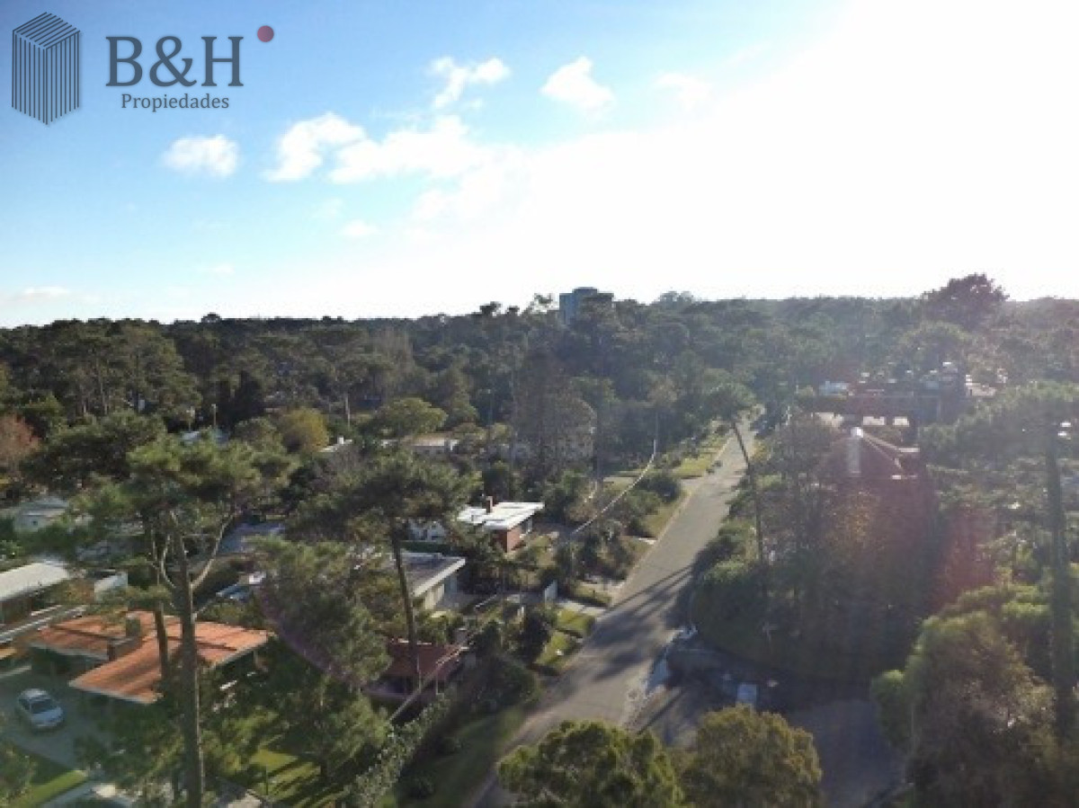 Apartamento ID.2472 - bicado sobre la Avda. ROOSVELT, estratégicamente a metros del Punta Shopping  ESCUCHA OFERTAS