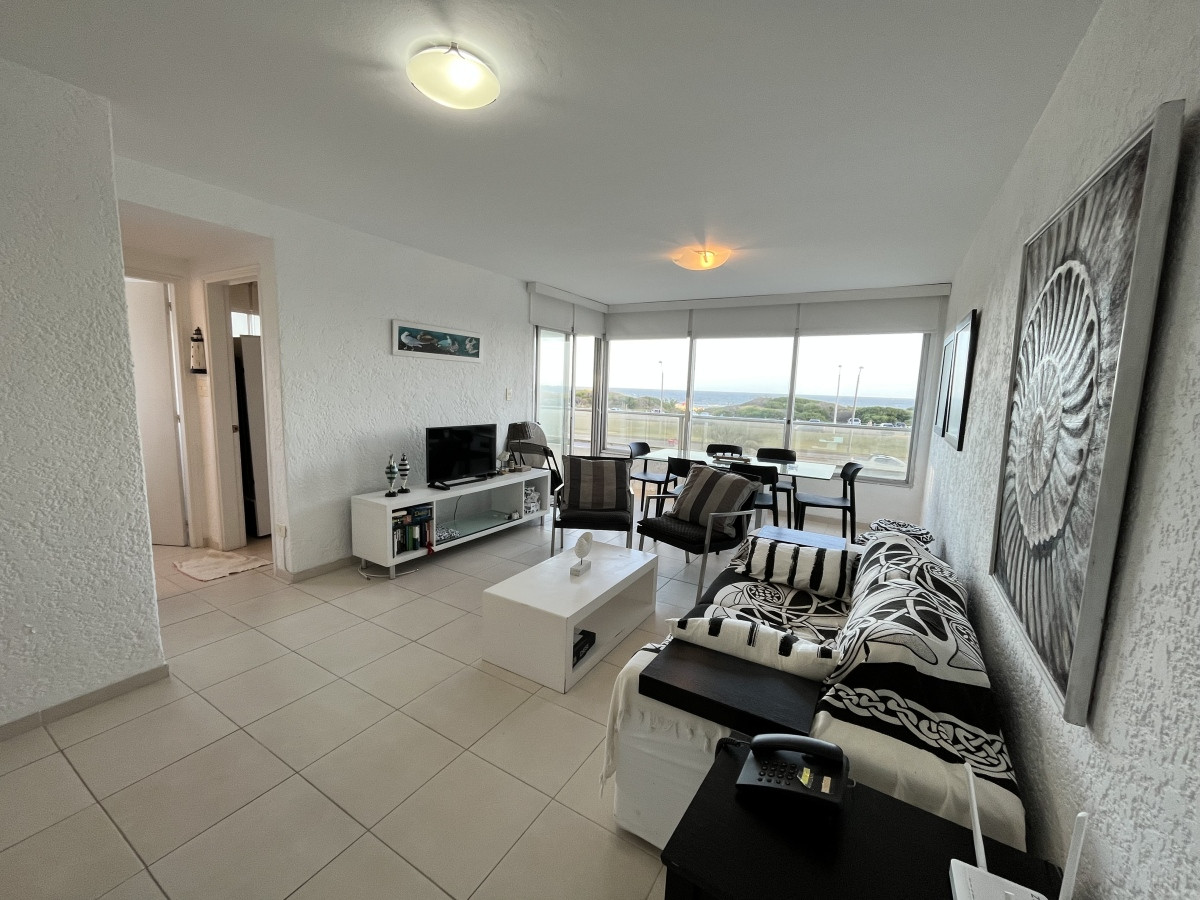 Apartamento en venta - 2 dormitorios + ½ | 2 baños | cochera techada