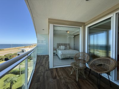 Apartamento en Pinares con Parrillero primera linea punta del este