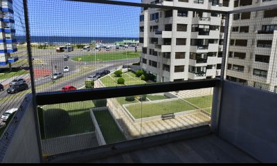 Departamento en Punta del Este, Torre   cuenta con todos los servicios.