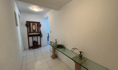 con piscina,garage y serv de mucama,vista total al mar