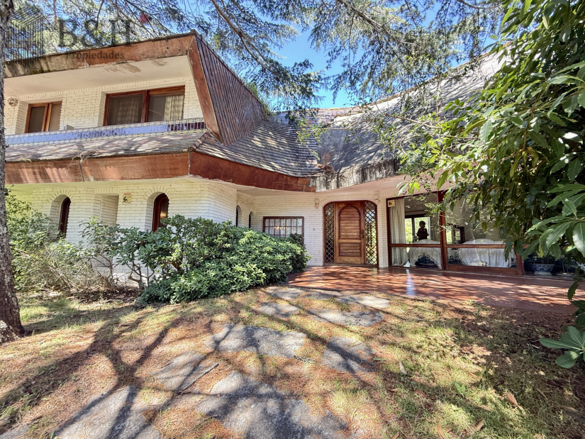 Casa ID.6334 - Imponente chalet en venta sobre Av. del Mar  Exclusividad, confort y naturaleza