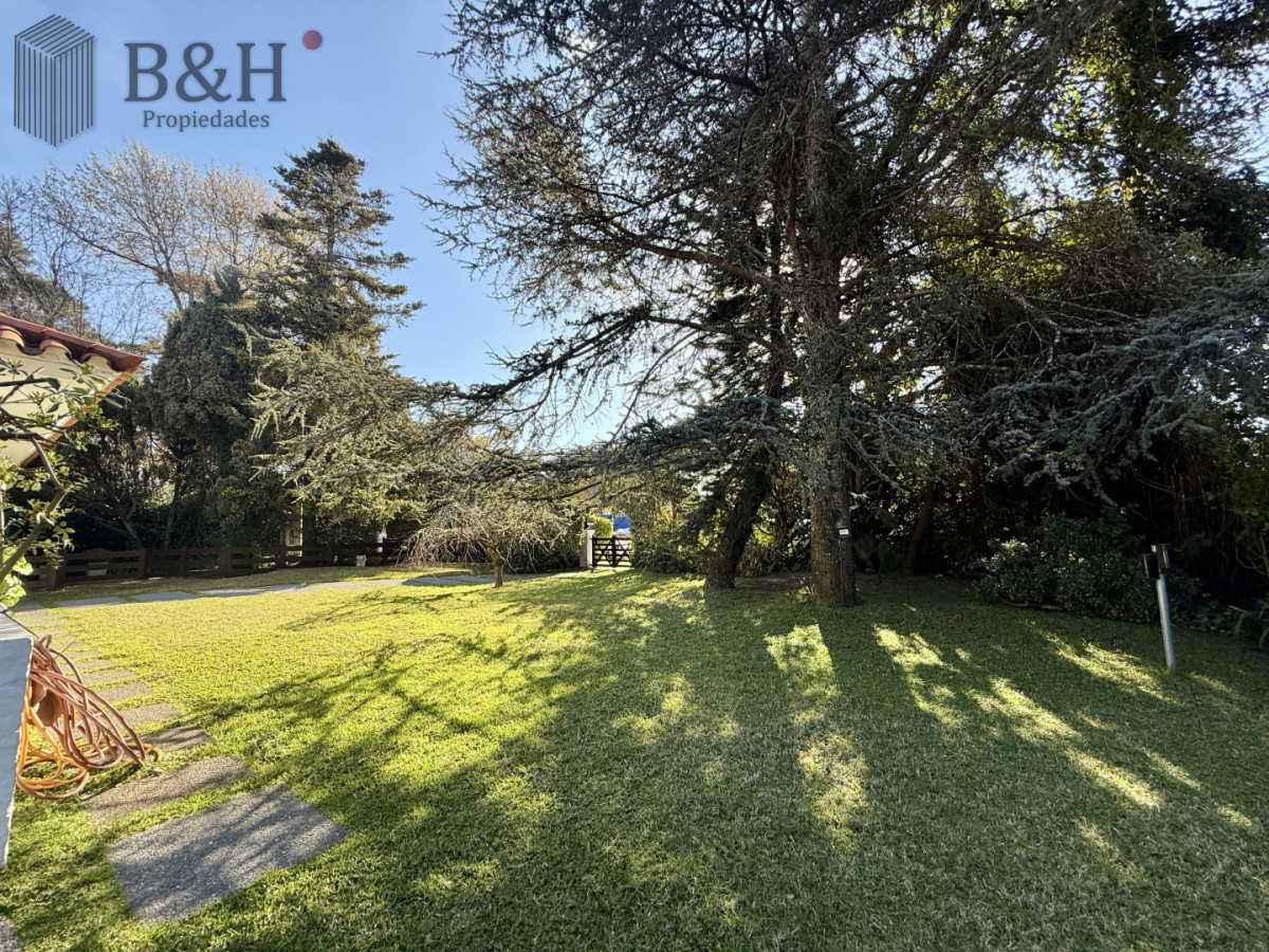 Casa ID.8103 - CASA EN VENTA - BARRIO CANTEGRIL, AV. CÓRDOVA