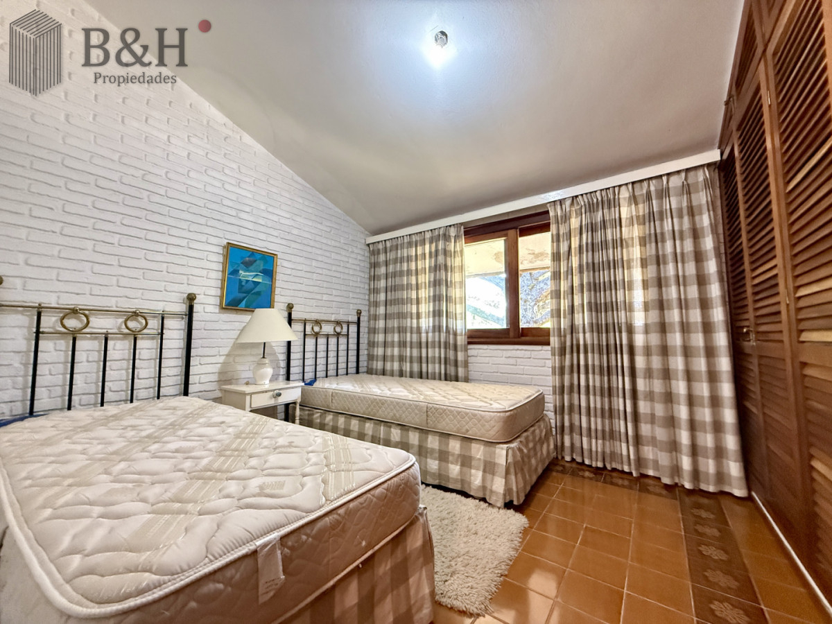 Casa ID.6334 - Imponente chalet en venta sobre Av. del Mar  Exclusividad, confort y naturaleza