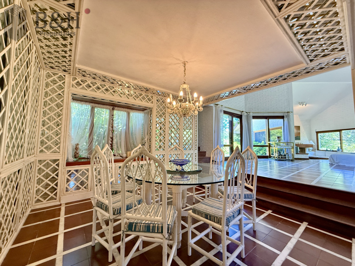 Casa ID.6334 - Imponente chalet en venta sobre Av. del Mar  Exclusividad, confort y naturaleza