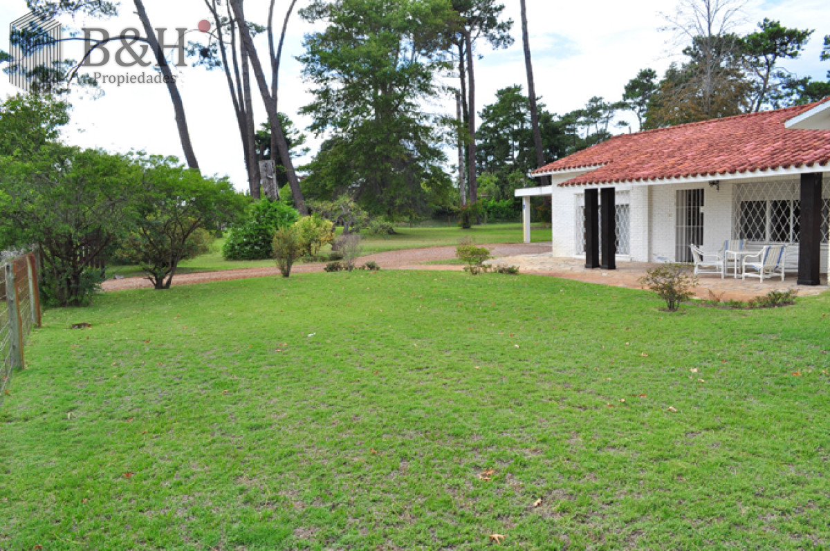 Casa ID.6620 - Casa ubicada en Cantegril con lindo terreno