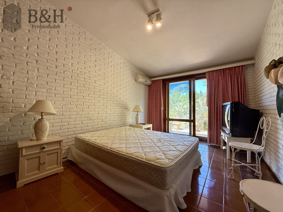 Casa ID.6334 - Imponente chalet en venta sobre Av. del Mar  Exclusividad, confort y naturaleza