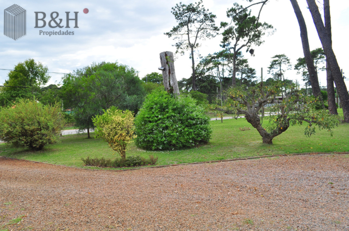 Casa ID.6620 - Casa ubicada en Cantegril con lindo terreno