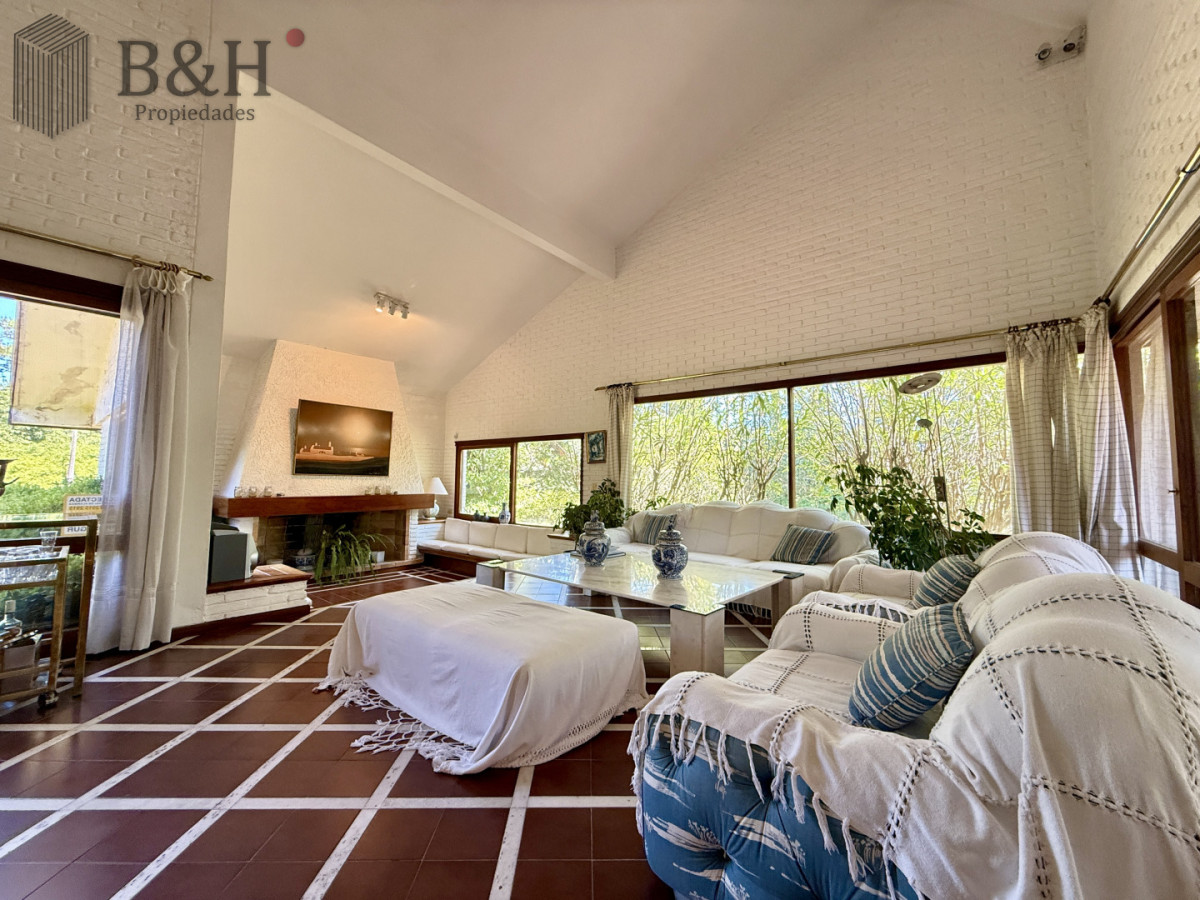 Casa ID.6334 - Imponente chalet en venta sobre Av. del Mar  Exclusividad, confort y naturaleza