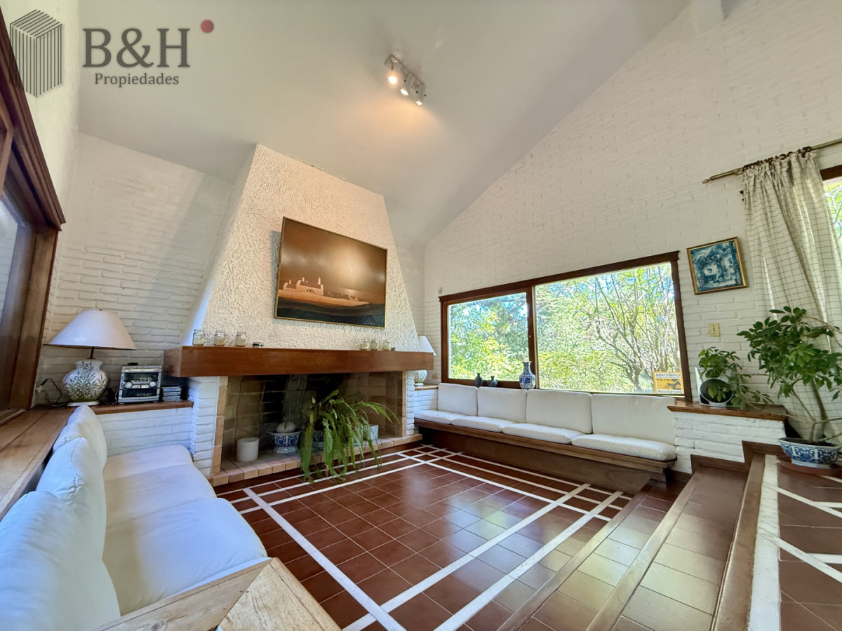 Casa ID.6334 - Imponente chalet en venta sobre Av. del Mar  Exclusividad, confort y naturaleza