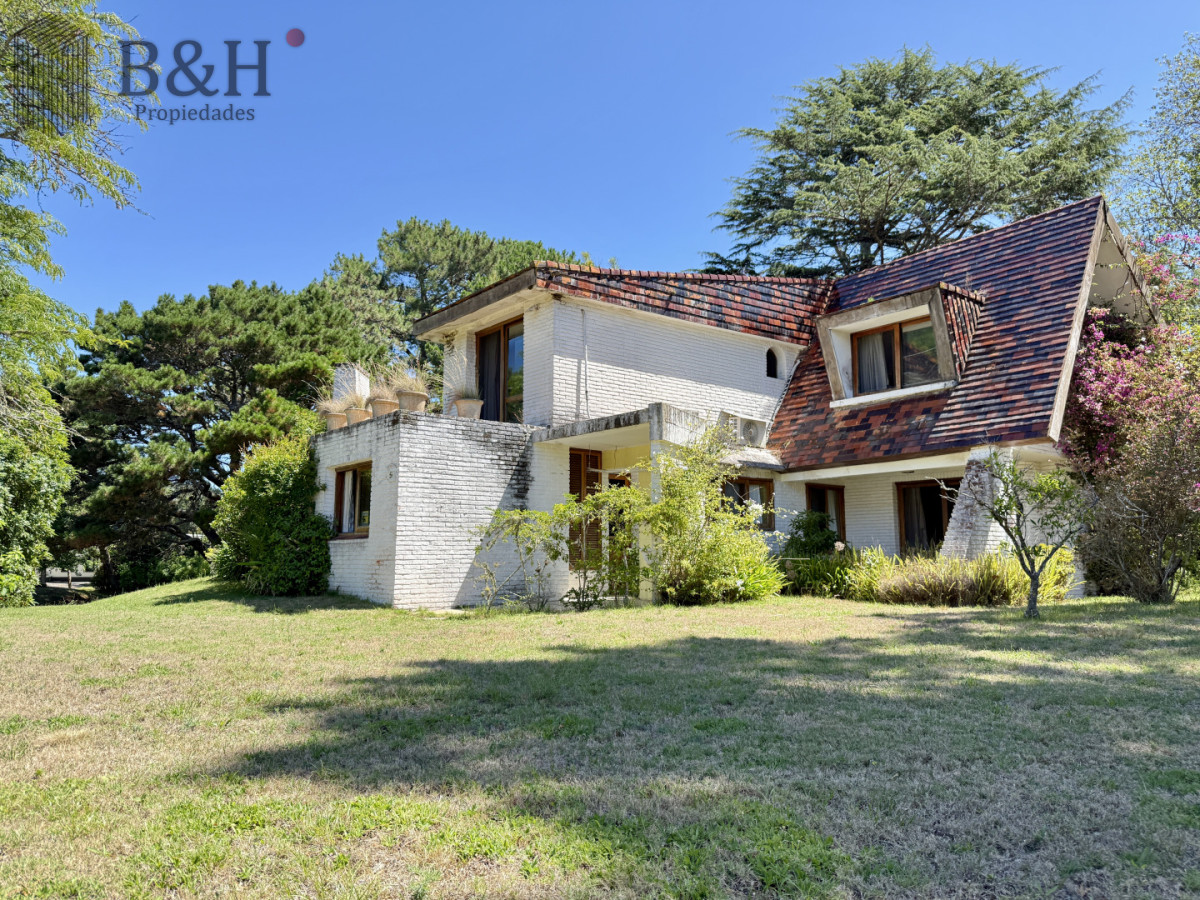 Casa ID.6334 - Imponente chalet en venta sobre Av. del Mar  Exclusividad, confort y naturaleza