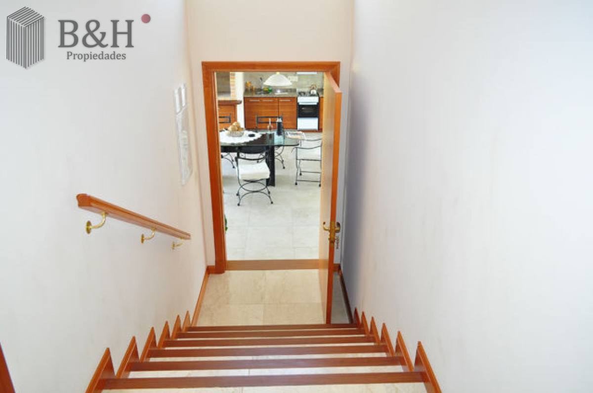 Casa ID.2343 - Casa en Mansa, 5 dormitorios  ABIERTO A NEGOCIOS, TOMA TERRENO O APARTAMENTOS .PUEDE FINANCIAR 40% CON INTERES