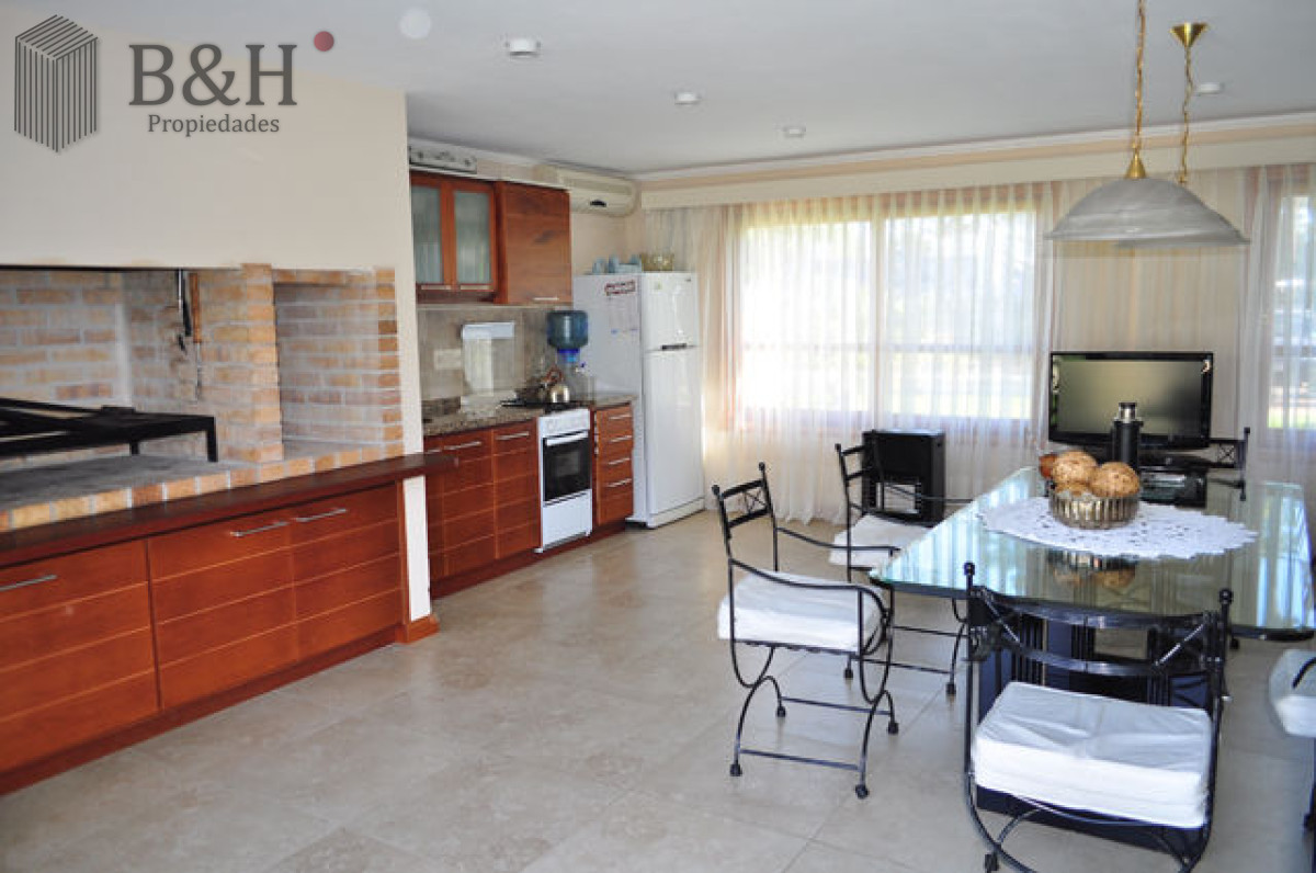 Casa ID.2343 - Casa en Mansa, 5 dormitorios  ABIERTO A NEGOCIOS, TOMA TERRENO O APARTAMENTOS .PUEDE FINANCIAR 40% CON INTERES