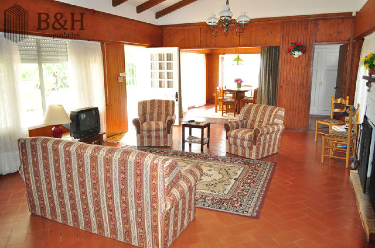 Casa ID.6620 - Casa ubicada en Cantegril con lindo terreno
