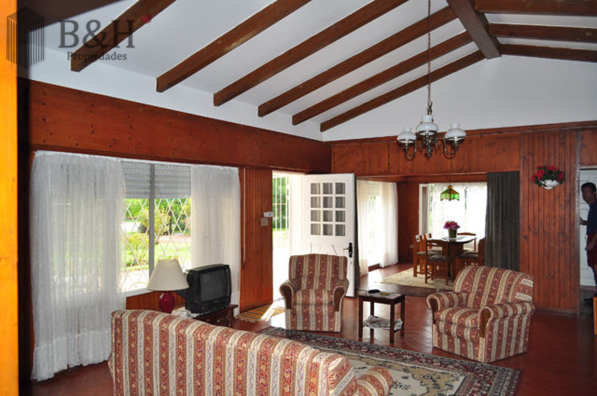 Casa ID.6620 - Casa ubicada en Cantegril con lindo terreno
